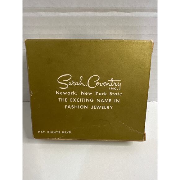 Vintage Sarah Coventry 1961 Lady of Spain clip on Earrings New Still in Box. - Picture 2 of 7